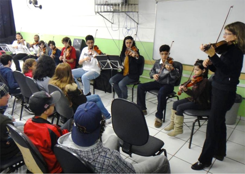 Concertos didáticos divulgam música erudita em escolas municipais