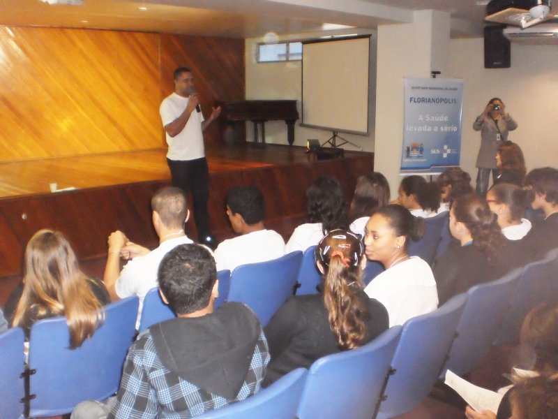 Saúde realiza encontro em escola