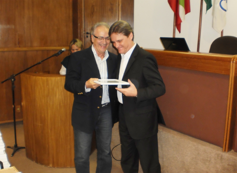 Saúde homenageia servidores