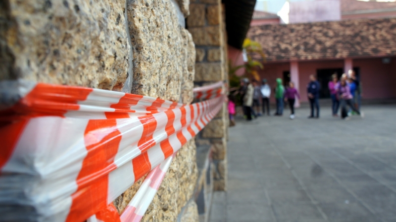 Escola em Coqueiros é interditada pela Defesa Civil
