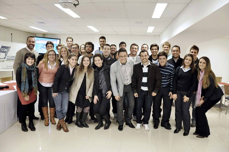 Jovens criam fórum do empreendedorismo