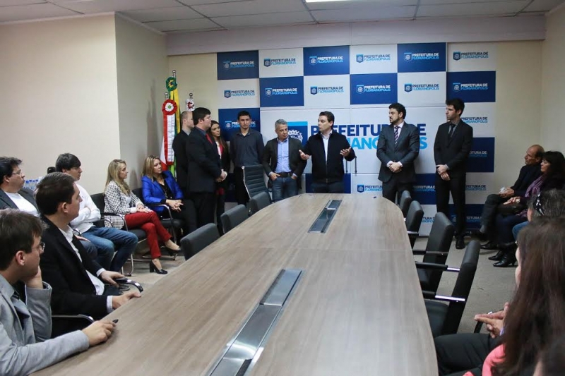 Novos auditores fiscais da Prefeitura tomam posse