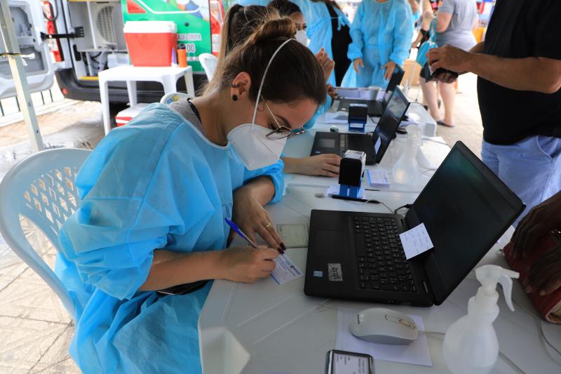 Florianópolis continua vacinação contra Covid-19, Influenza e vacinas do calendário, nesta  segunda-feira, 15 de agosto