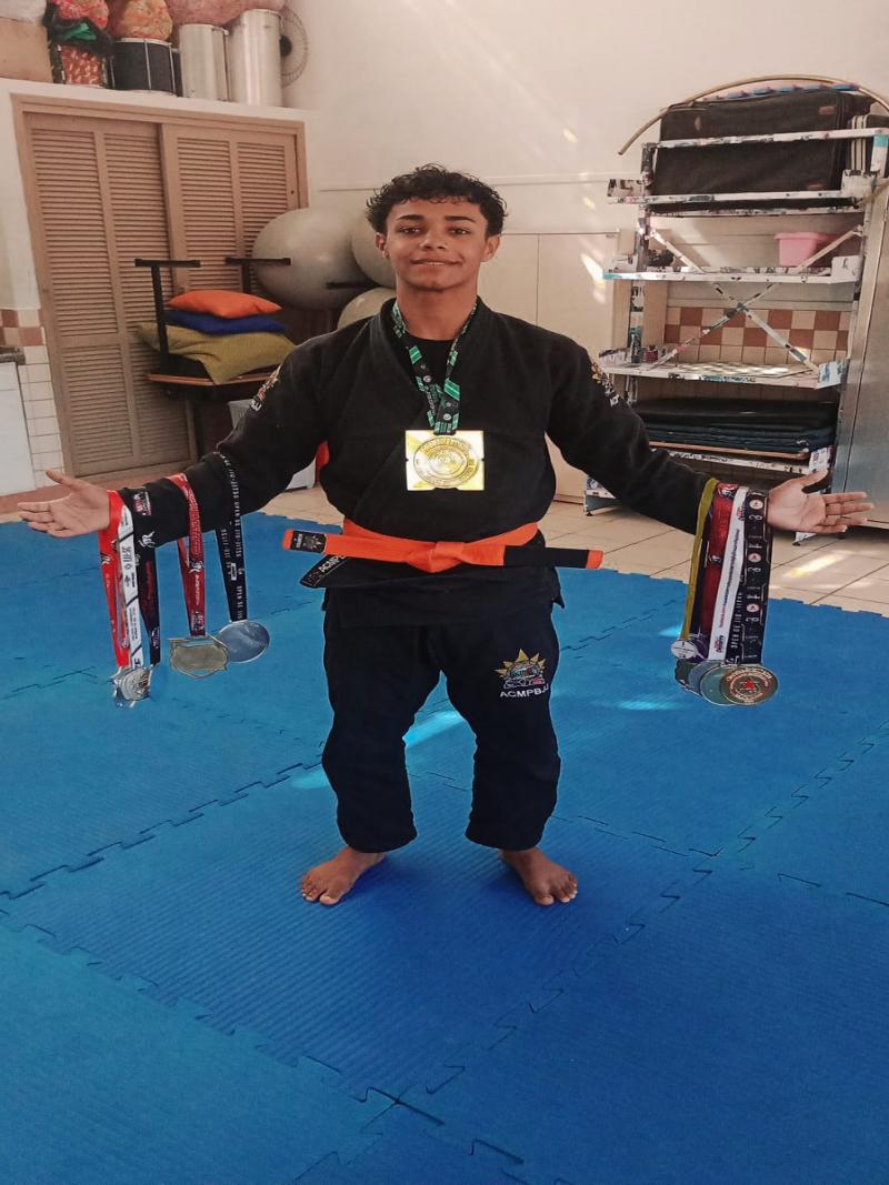 Campeão mundial de jiu-jitsu é estudante da EBM Dilma Lúcia dos Santos, em Florianópolis