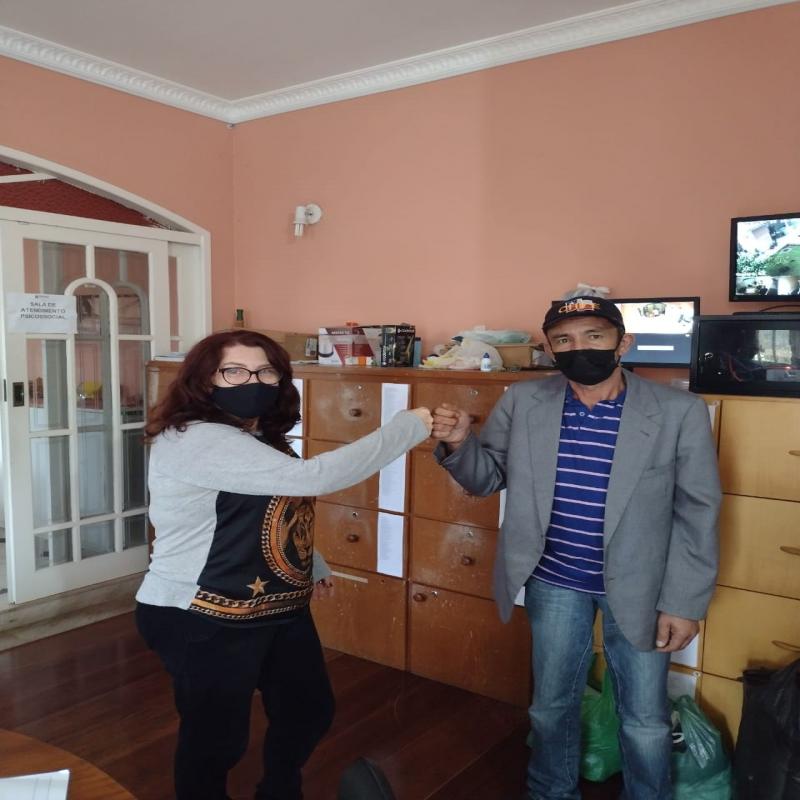 PMF acolhe homem que fazia uso de álcool e ele aceita tratamento