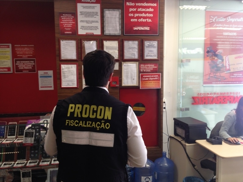 Defesa do Consumidor autua oito supermercados