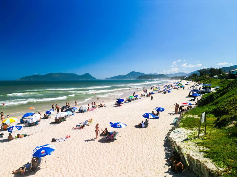 Florianópolis espera receber 3 milhões de turistas na temporada e anuncia principais ações da Operação Verão 2025/2026