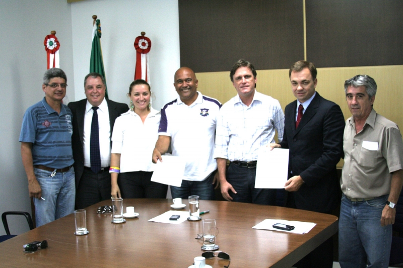 Projeto de Lei autoriza Prefeitura a ceder para a Unidos da Coloninha prédio que abriga a sede da escola.