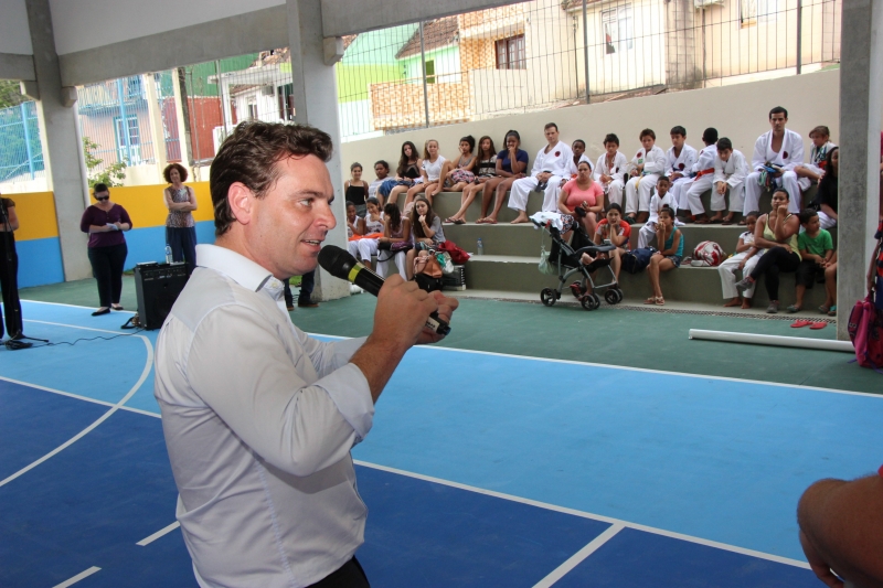 Escola do Saco Grande ganha quadra coberta