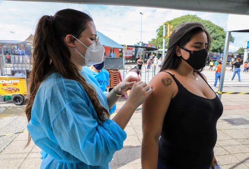 Florianópolis terá vacina na Praça XV e alguns CS  nesta quinta-feira