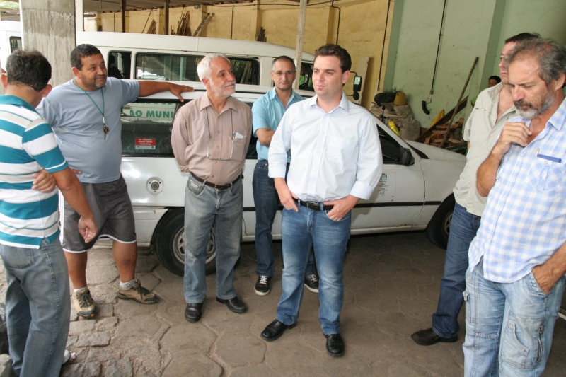 Prefeito faz vistoria no almoxarifado da FLORAM