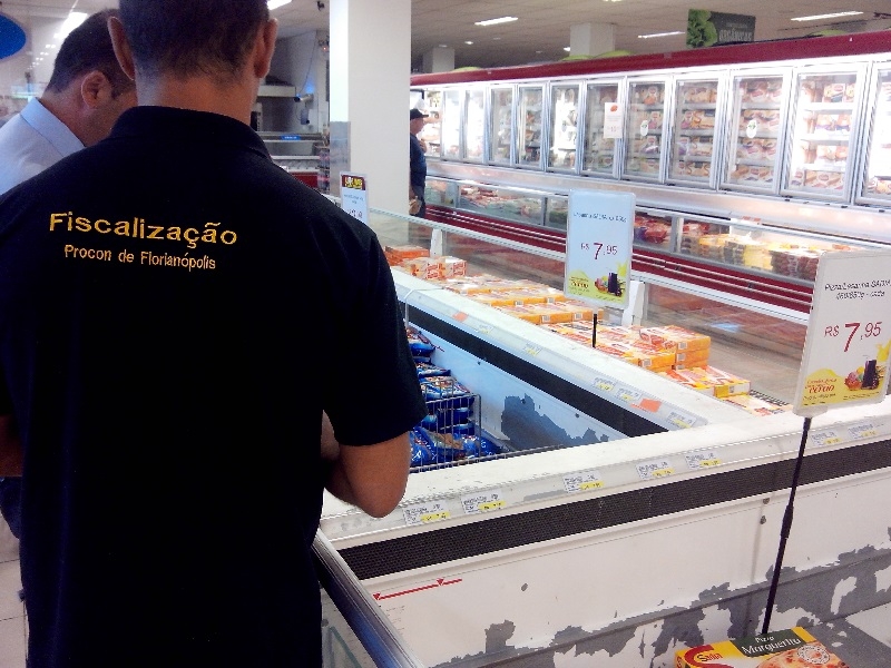 Floripa 40 Graus apreende alimentos impróprios