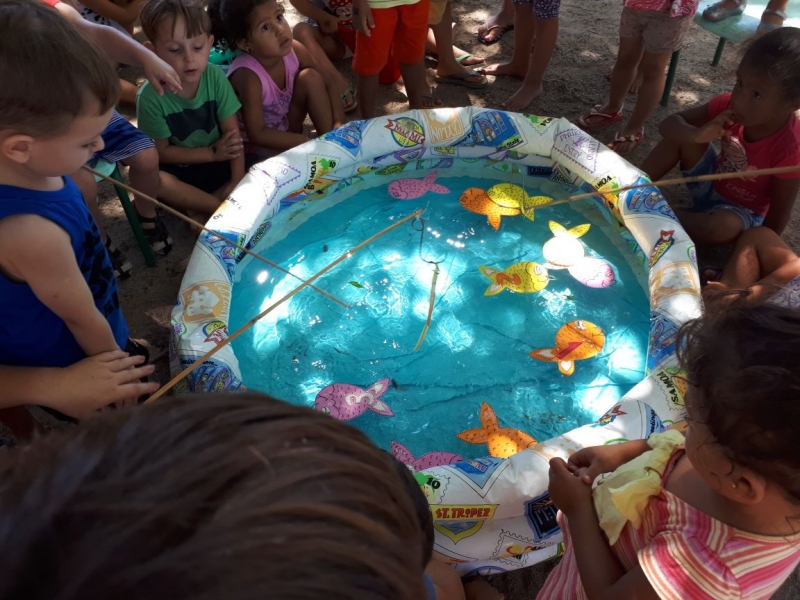 Creche municipal realiza pescaria diferente com a criançada