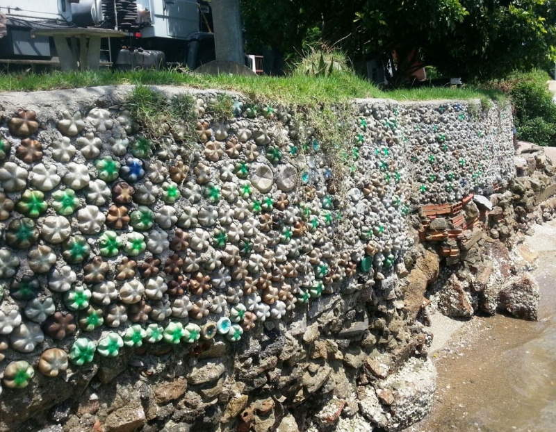 Muro irregular é demolido pela Floram