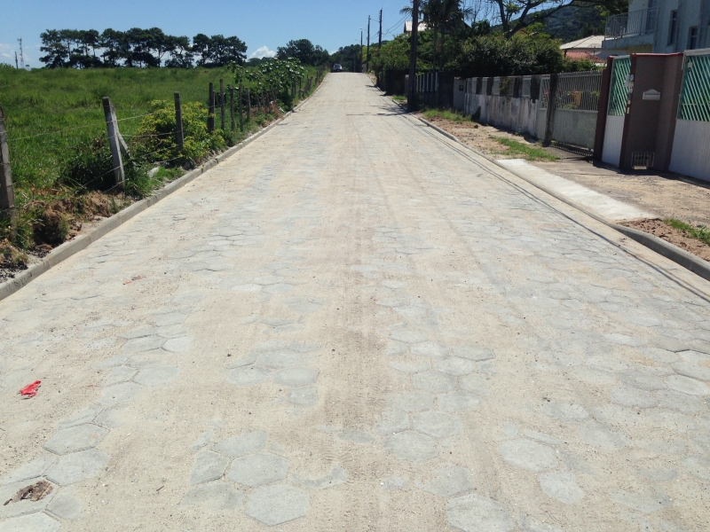 Prefeitura conclui pavimentação no Campeche