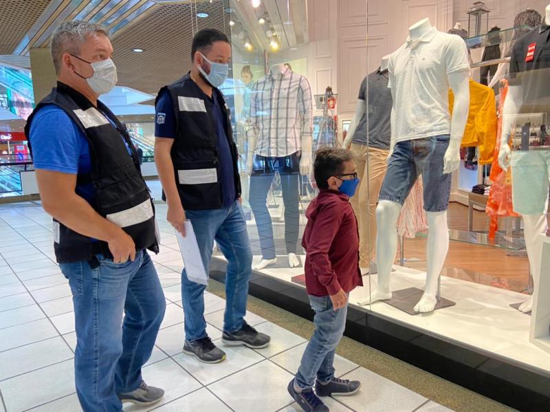 Procon notifica 13 lojas durante fiscalização em shoppings da Capital