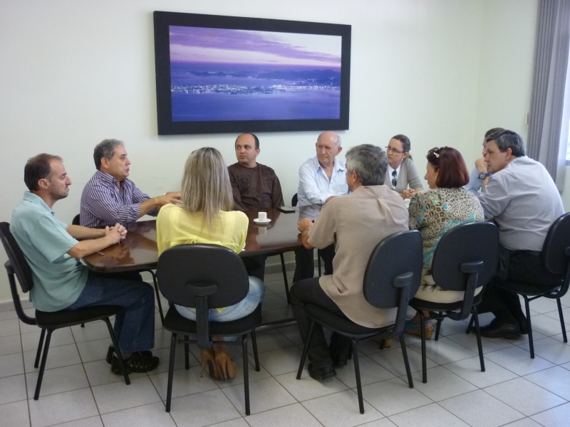 Comunidade pede revitalização de praça