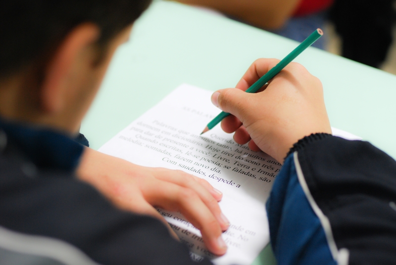 Coloninha abre parceria pela educação