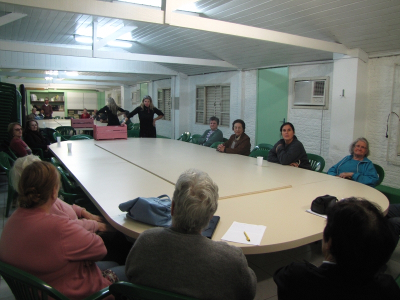 Idosos recebem palestra sobre sensibilização ambiental