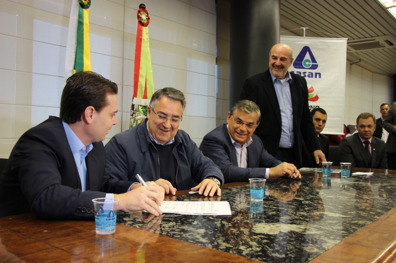 Governo e Casan anunciam obras para o Norte da Ilha 