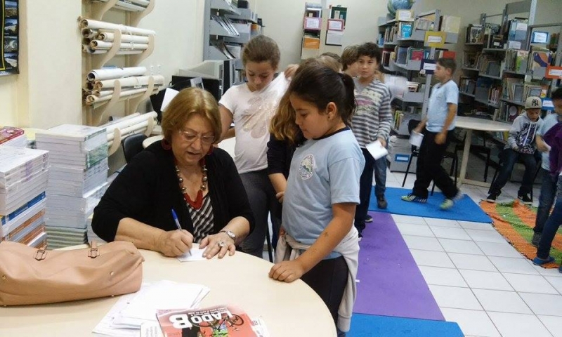 Maria De Lourdes Krieger participa do Clube da Leitura