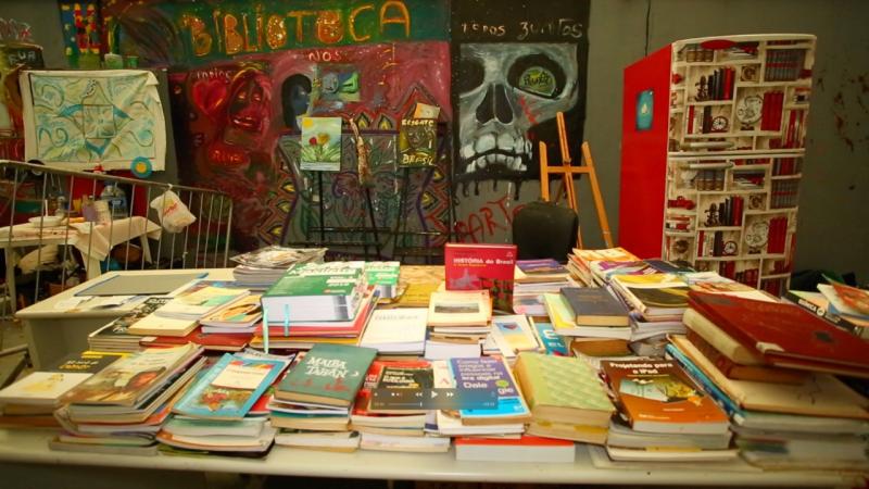 Pessoas em situação de rua têm acesso a literatura em Florianópolis