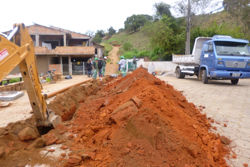 Obras de saneamento avançam no bairro Abraão