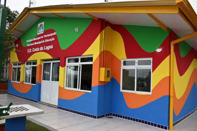Costa da Lagoa recebe escola toda reformada