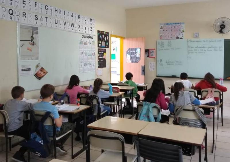 Cinquenta unidades escolares da rede  têm aulas nas férias de julho