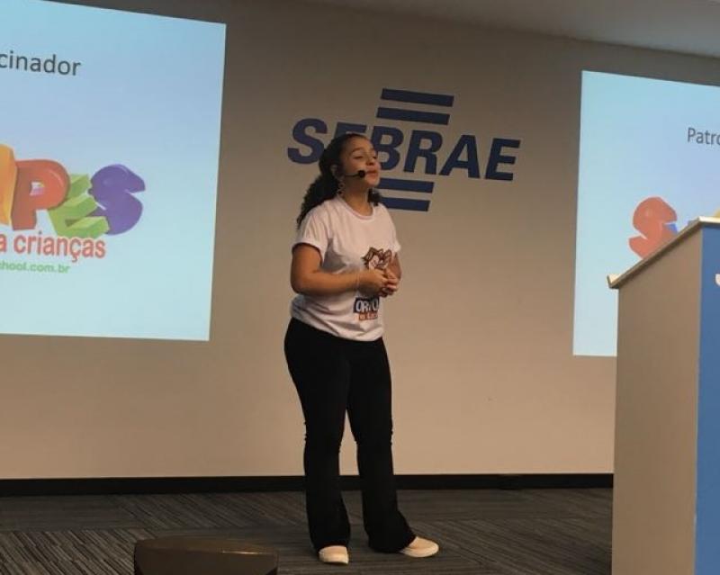 Aluna da Escola Luiz Cândido da Luz é a melhor oradora da rede de ensino