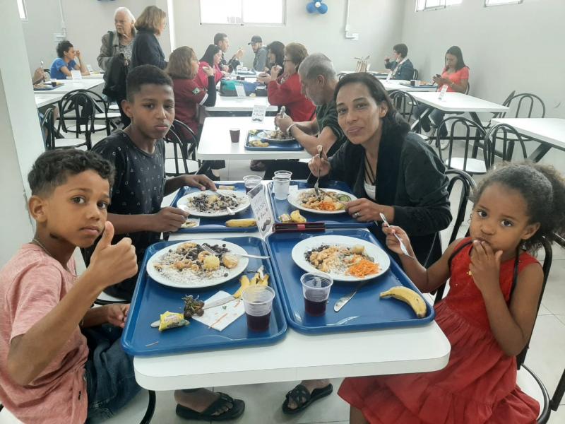 Restaurante Popular de Florianópolis: mais de 26 mil refeições servidas em um mês de atendimento à população