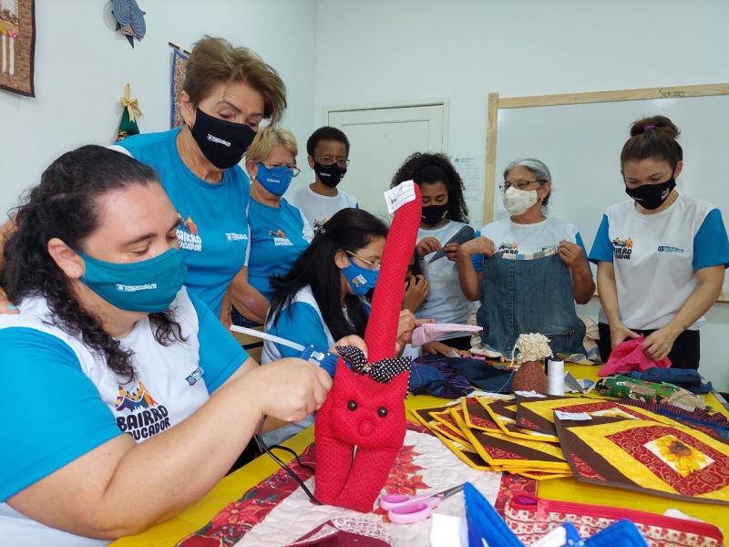 Bairro Educador da Prefeitura de Florianópolis oferece oportunidade para quem quer aprender a costurar
