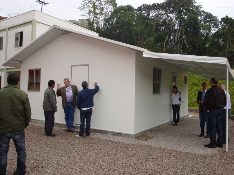 Técnicos da Secretaria de Habitação conhecem um novo jeito de construir