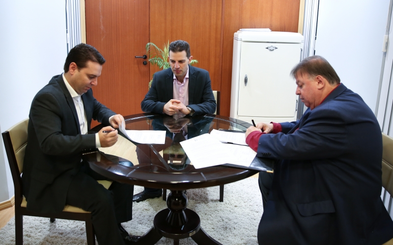 PMF formaliza venda de imóvel inservível ao TJ