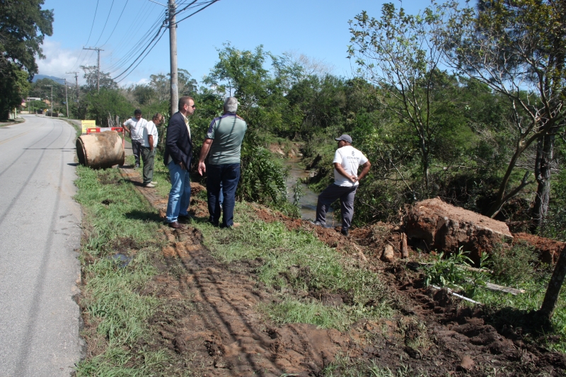 Equipes de Obras tentam minorar estragos da chuva