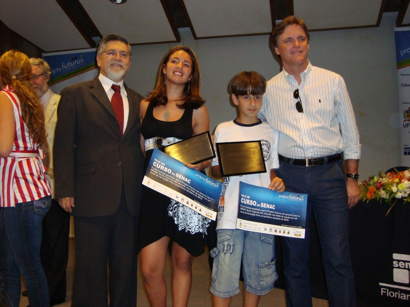 Projeto Futurus premia alunos da rede municipal