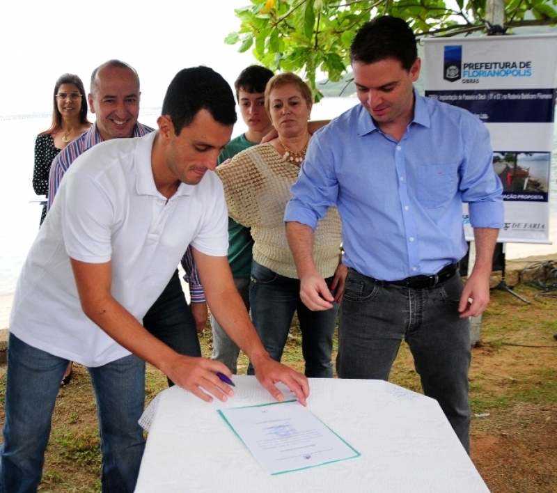 Prefeitura instala deck e passeio no Ribeirão da Ilha