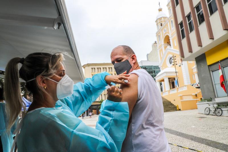 Florianópolis segue com vacina na Praça XV e alguns CS  nesta sexta