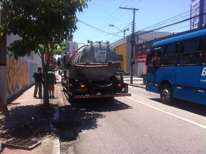 Hidrojato desobstrui bocas de lobo no Continente 