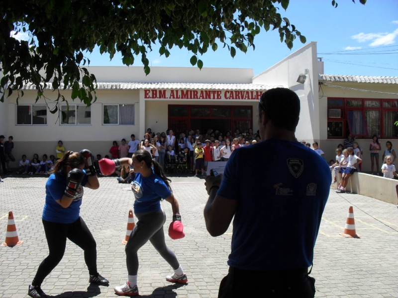 GMF ensina boxe a alunos da rede municipal de ensino