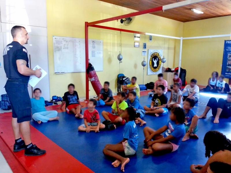 Prefeitura inicia projeto Boxe na Escola nas unidades municipais