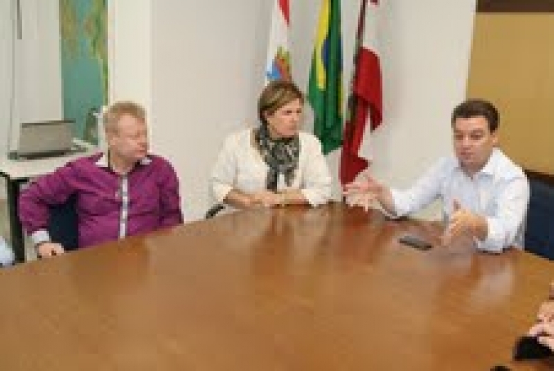 Cesar recebe prefeitos de São José e Biguaçu