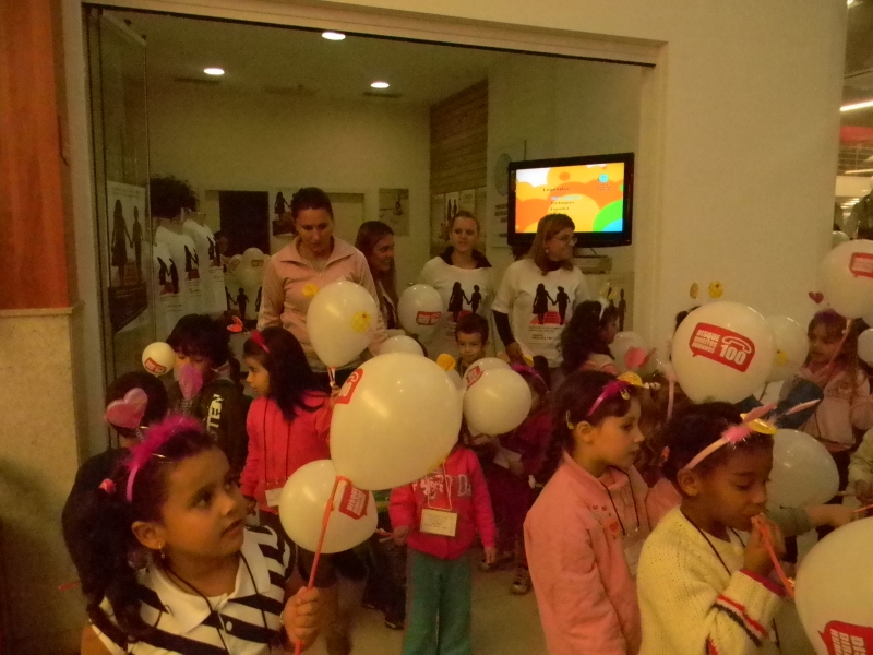 Campanha Infância e Adolescência Protegidas realiza ação no Floripa Shopping
