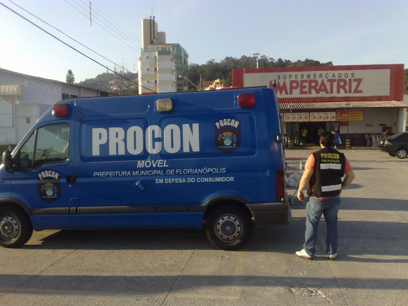 Procon realiza pesquisa de preço da cesta básica