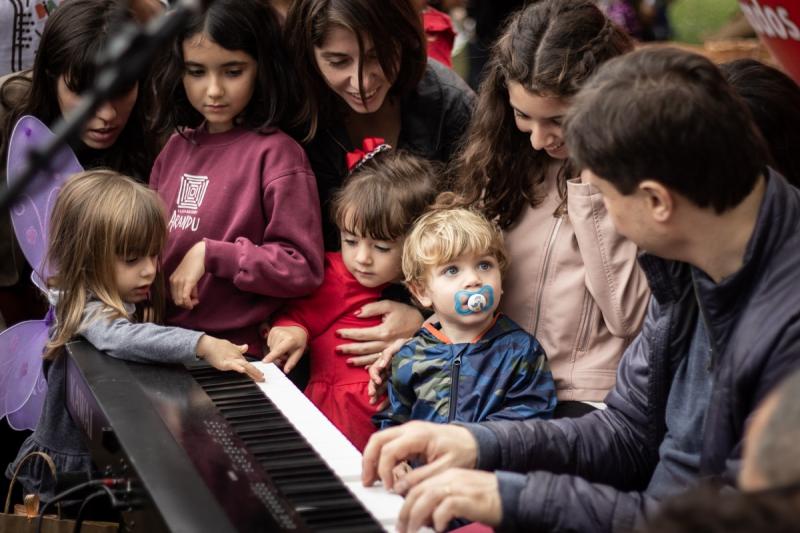 “Hoje é Dia de Jazz Bebê!” Apresenta fusões de jazz, funk e músicas infantis