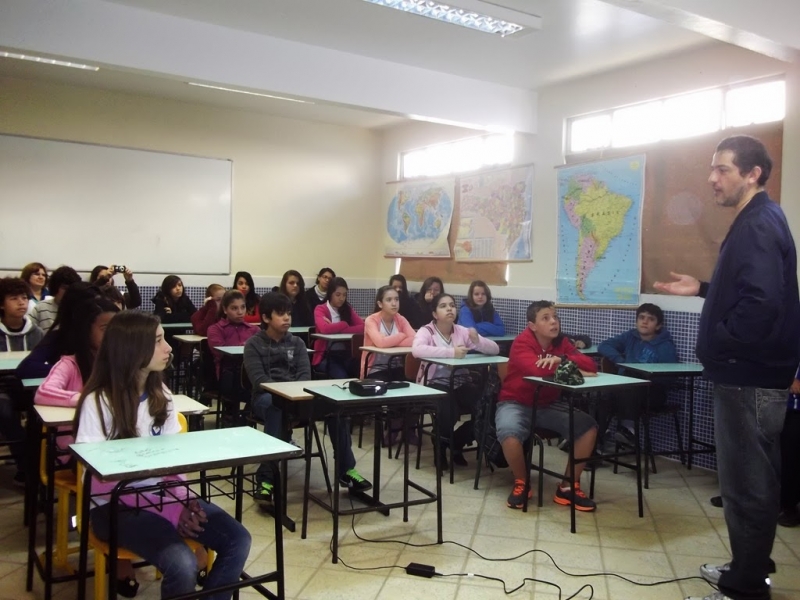 Escola do Alto Ribeirão ganha sala de geografia
