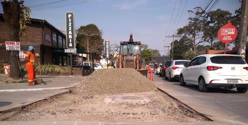 Rua Leonel Pereira já tem obras da Operação Asfaltaço