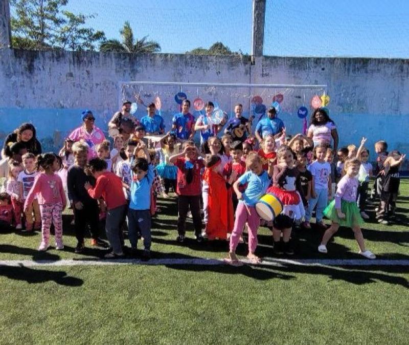 Crianças de creche da Capital aprendem sobre cultura de escola de samba