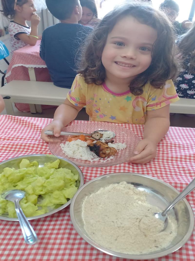 Com direito a churrasco, crianças da rede municipal de ensino de Florianópolis se despedem da creche