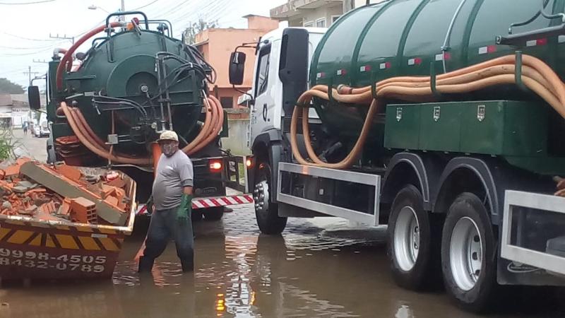 Prefeitura faz drenagens nos bairros mais atingidos pelas chuvas